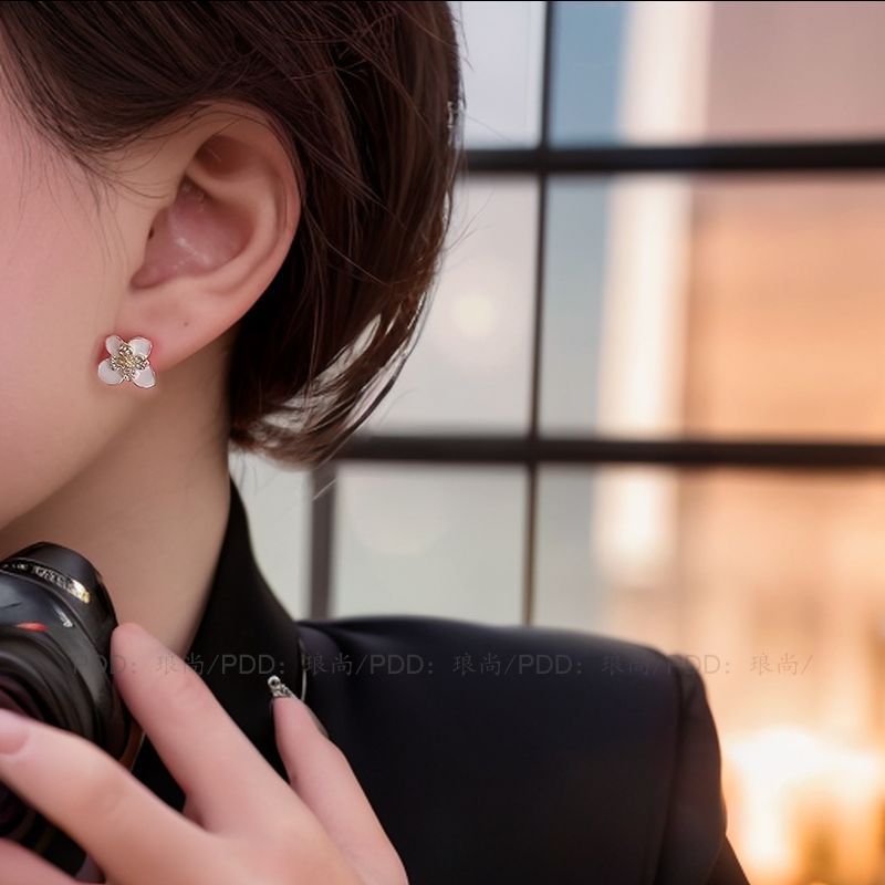 Bông Tai Hình Hoa Trà Đính Kim Cương Giả Màu Trắng Thời Trang Cao Cấp