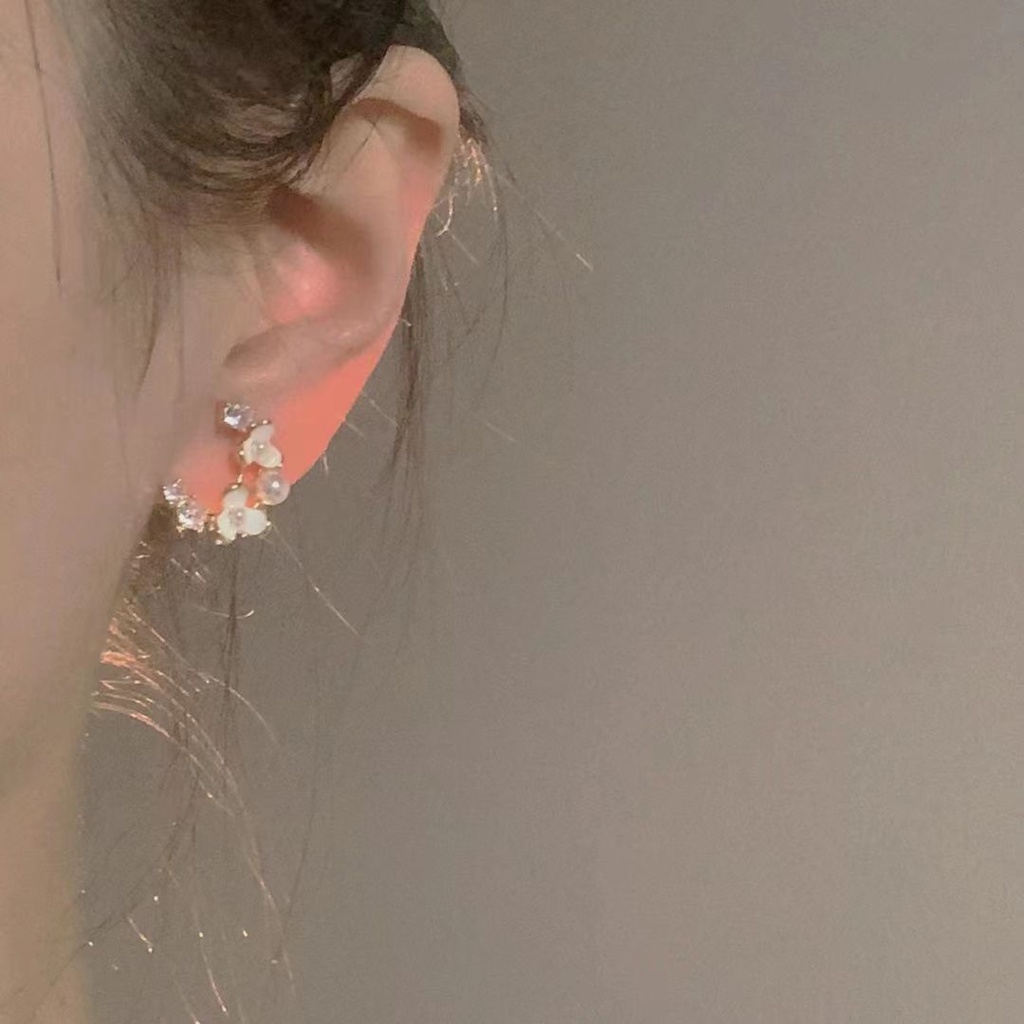 Bông Tai Dạng Kẹp Hình Hoa Đính Ngọc Trai Mềm Đặc Biệt Không Cần Bấm Lỗ Tai