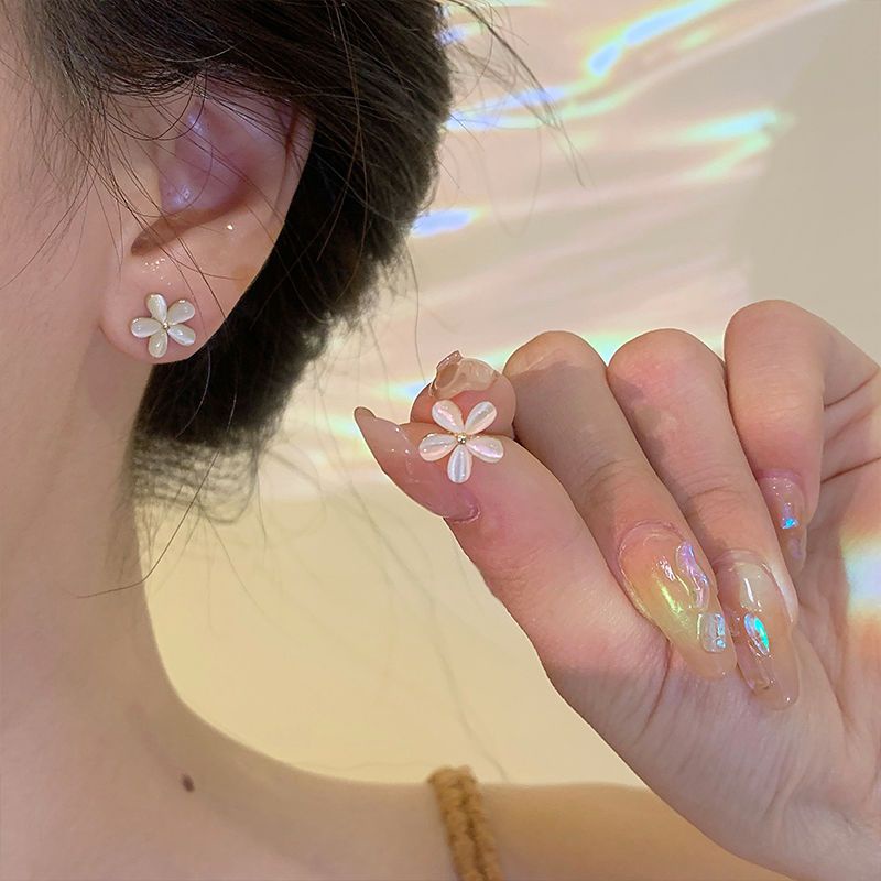 Bông Tai Hình Hoa Đính Đá opal Nhẹ Nhàng Sang Trọng Thời Trang Thu Đông 2023