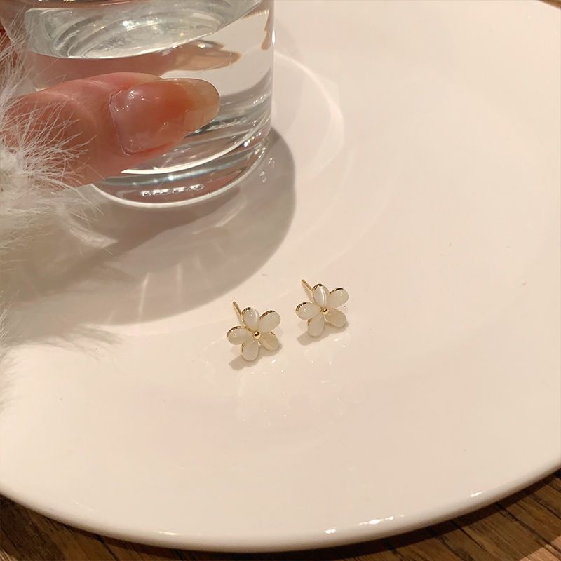 Bông Tai Hình Hoa Đính Đá opal Nhẹ Nhàng Sang Trọng Thời Trang Thu Đông 2023