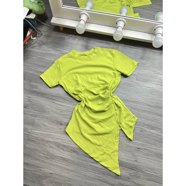 Áo Thun Tay Ngắn Kiểu Xẻ Tà Nhún Eo, Kiểu dáng thời Trang Hiện Đại, Chất Thun Borip dày dặn co giãn tốt.