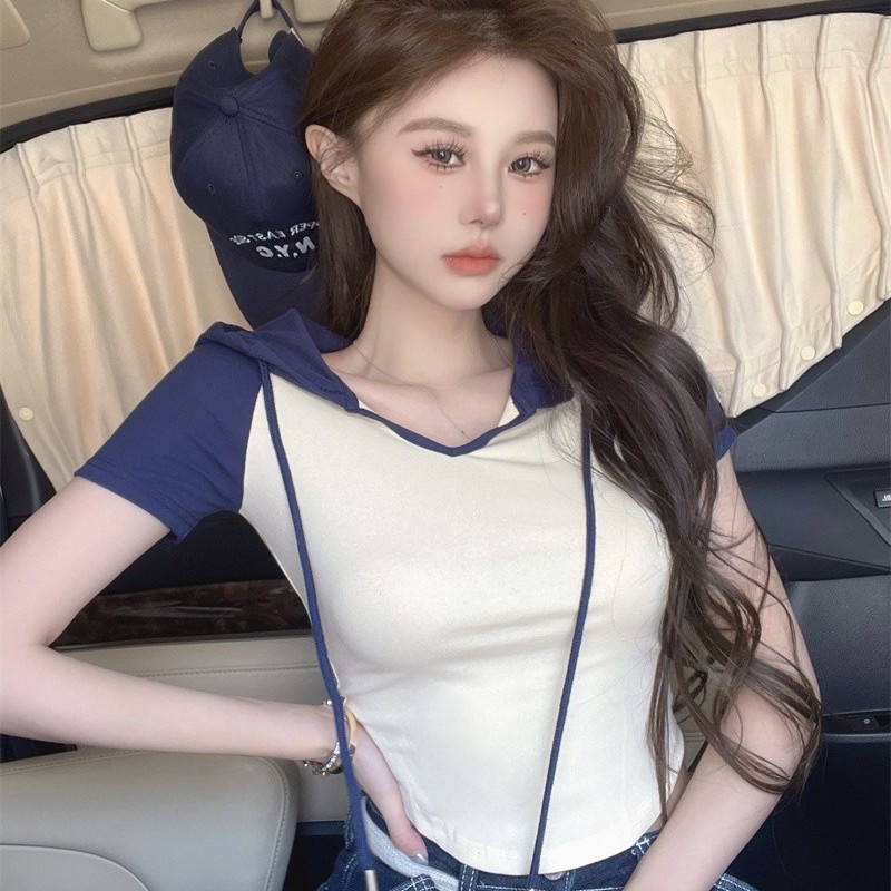 Jiashucheng Áo Thun Ngắn Tay Có Mũ Trùm Đầu Thiết Kế Không Đều Màu Tương Phản Cho Nữ