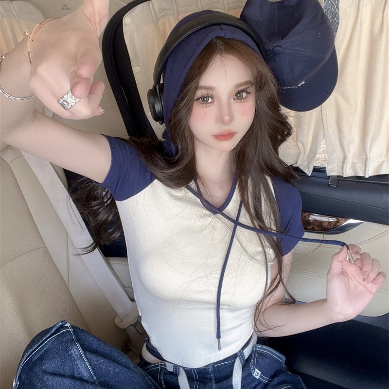 Jiashucheng Áo Thun Ngắn Tay Có Mũ Trùm Đầu Thiết Kế Không Đều Màu Tương Phản Cho Nữ