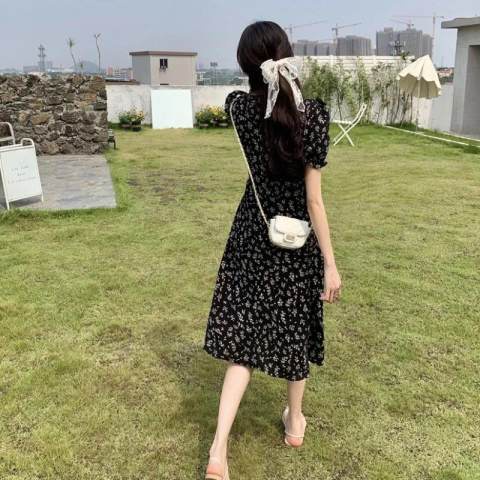 Đầm Hoa Tay Ngắn Cổ Chữ v Thời Trang Dành Cho Nữ