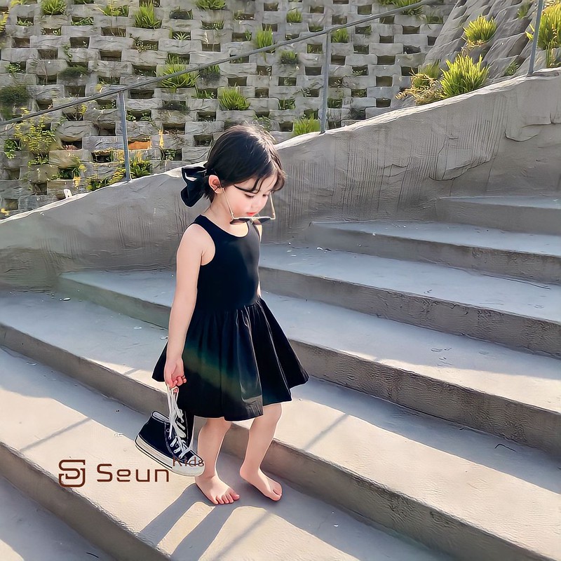 Đầm thun đen bé gái 2 dây đan chéo sau lưng xuân hè