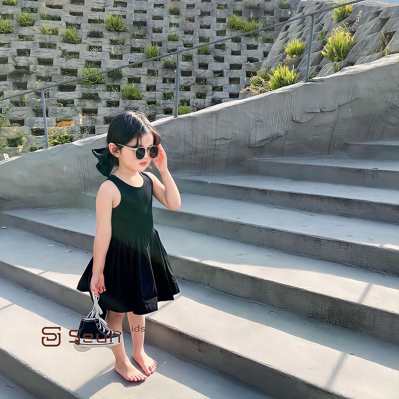 Đầm thun đen bé gái 2 dây đan chéo sau lưng xuân hè