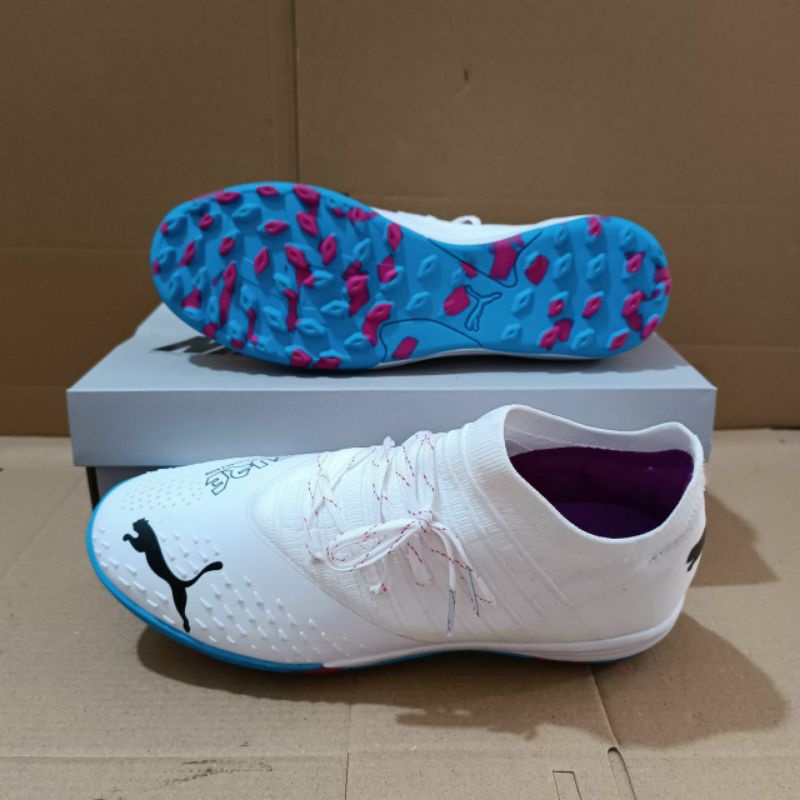 Giày Bóng Đá Sân Cỏ Nhân Tạo Pume trắng