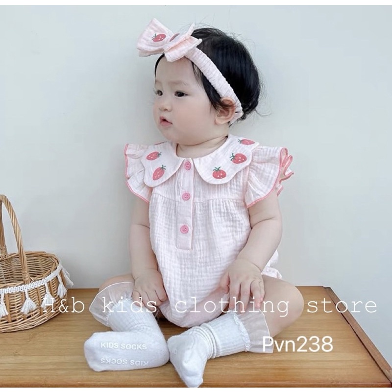 Body xô muslin thêu hoa cổ kèm turban cực yêu cho bé
