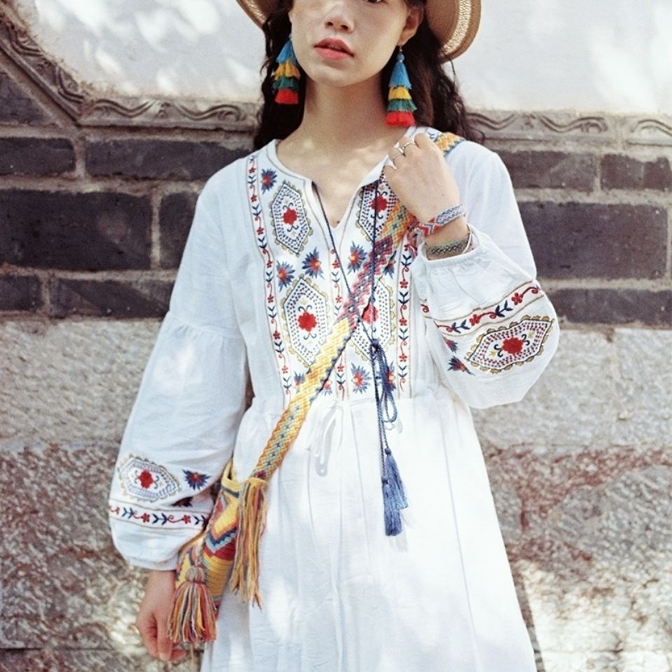 Đầm Dài Cotton Lanh Màu Trắng Thêu Họa Tiết Dân Tộc Tây Tạng Cho Nữ LF7