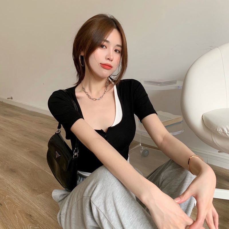 Áo Thun Ngắn Tay Giả Hai Mảnh Dáng Ôm Màu Đen Thời Trang Mùa Hè 2022 Cho Nữ