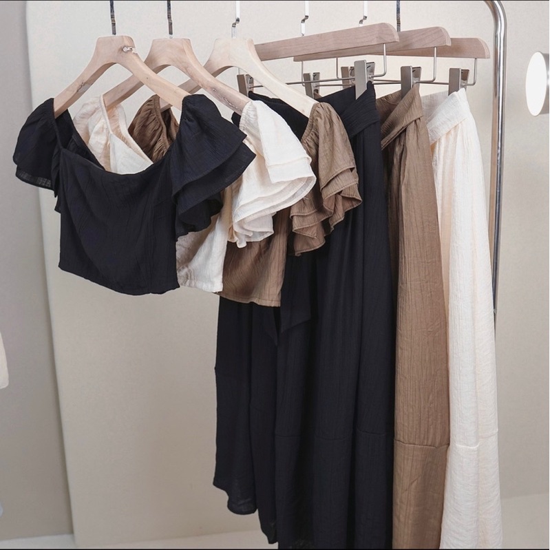 Sét váy áo trễ vai kèm chân váy dài thắt nơ chất đũi mát L1_Cuastore