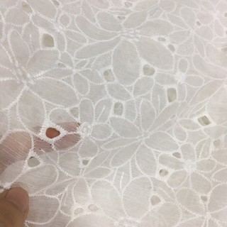 Vải voan tơ thêu hoa trắng
