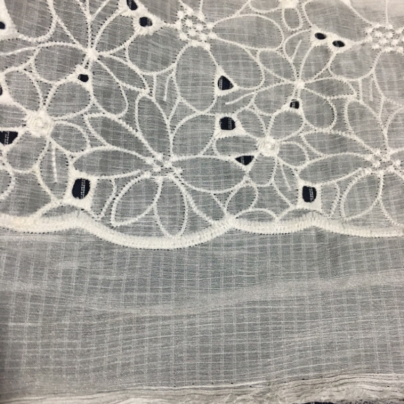 Vải voan tơ thêu hoa trắng