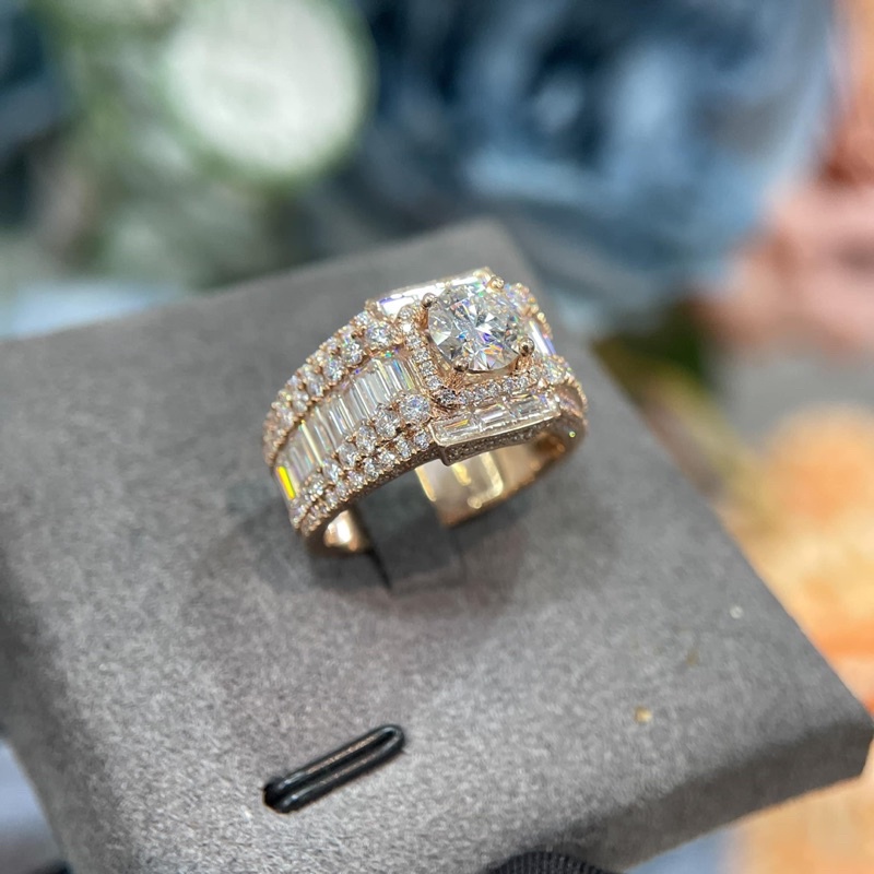 Nhẫn vàng hồng kim cương full baguette moissanite