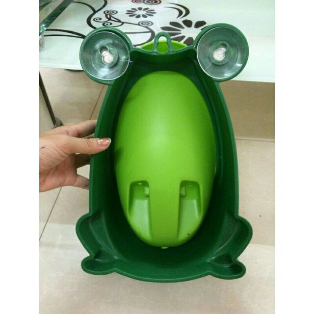 Freeship Bô tiểu đứng cho bé trai, Bồn tiểu cho bé dán tường hình ếch sale hè 50%