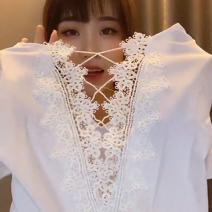 T-shirt V-Neck Cộng với kích thước thiết kế cảm giác mở lại ngắn tay áo lỏng lẻo hiển thị mỏng ren áo sơ mi