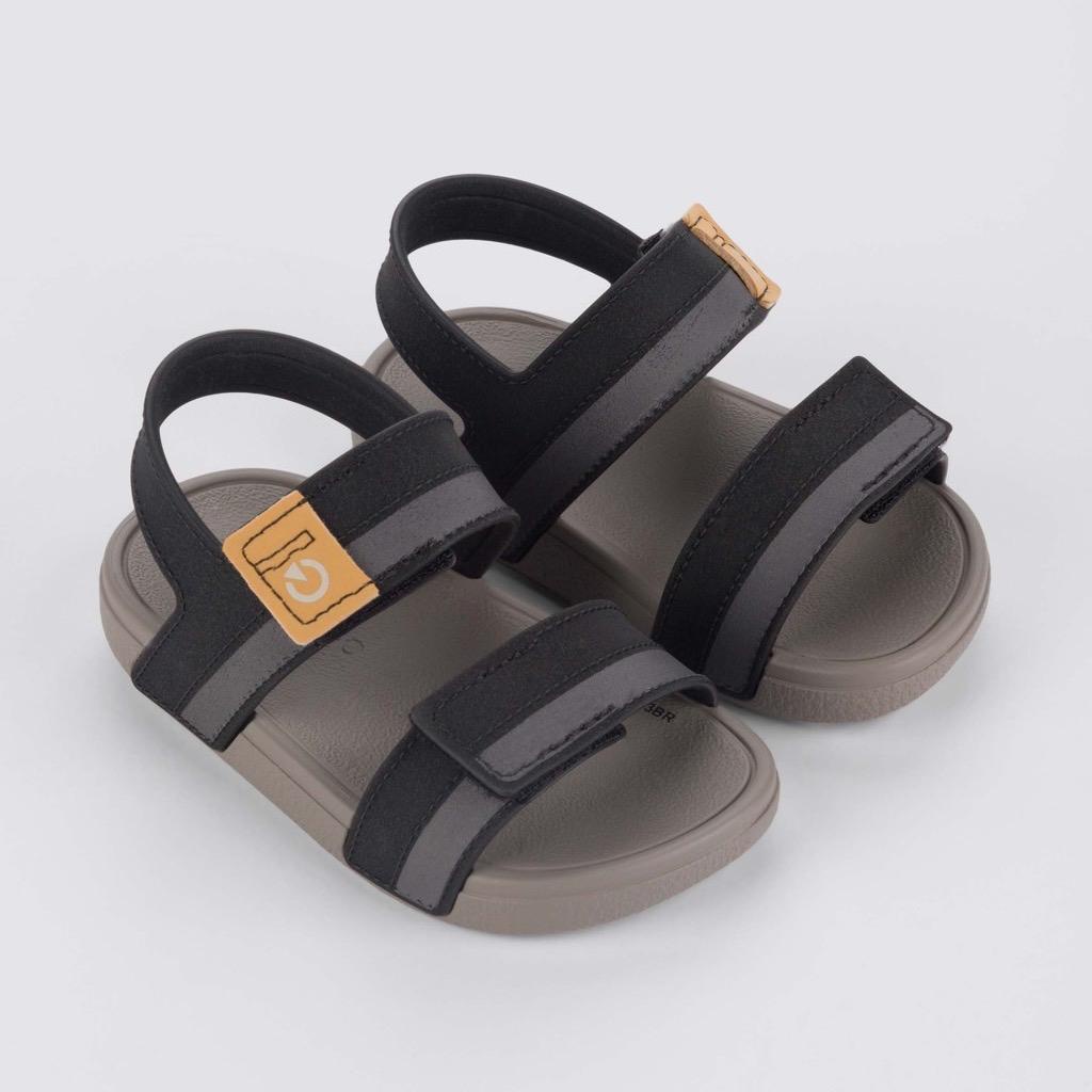 Sandal quai ngang bé trai hiệu Cartago màu grey