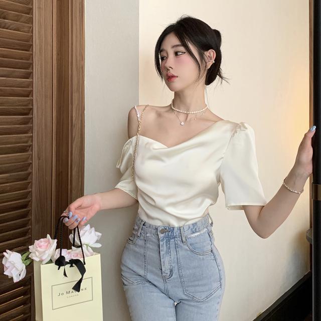 Jiashucheng Áo Thun Ngắn Tay Cao Cấp Hở Vai Phối Dây Xích Ngọc Trai Phong Cách Pháp Thời Trang Mùa Hè Dành Cho Nữ