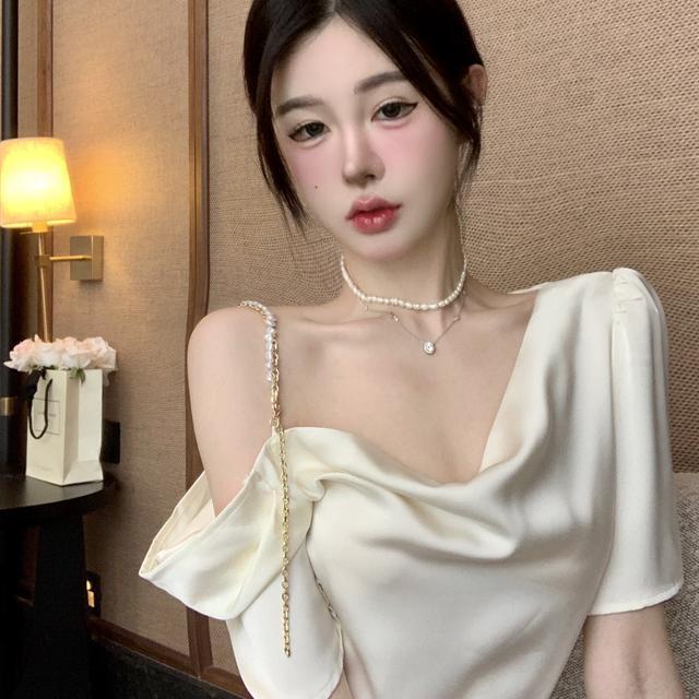 Jiashucheng Áo Thun Ngắn Tay Cao Cấp Hở Vai Phối Dây Xích Ngọc Trai Phong Cách Pháp Thời Trang Mùa Hè Dành Cho Nữ