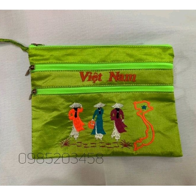 Ví lụa thêu cô gái áo dài Việt Nam 3 ngăn - made in Việt Nam