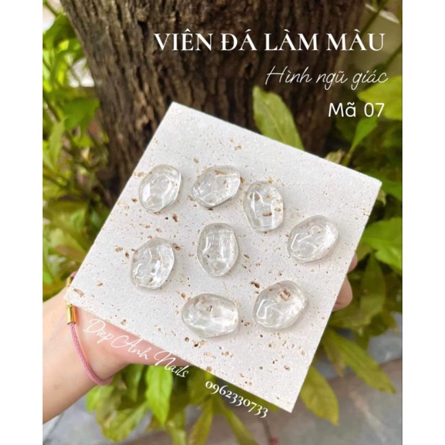 Đá làm bảng màu