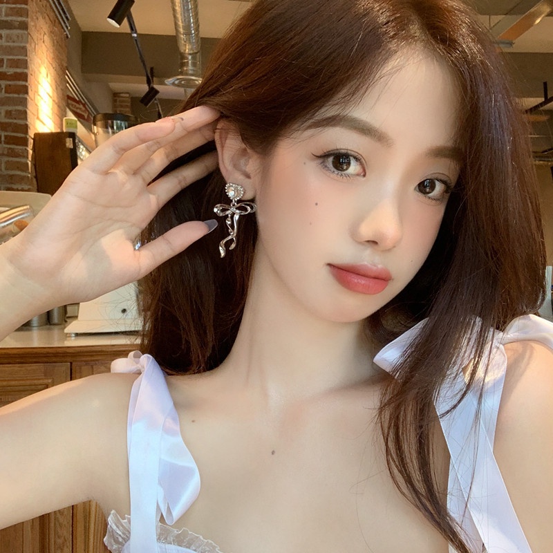 Khuyên tai kẹp không bấm lỗ chốt cố định K366 bằng hợp kim mạ bạc hình trái tim gắn nơ dáng dài bigsize Leous