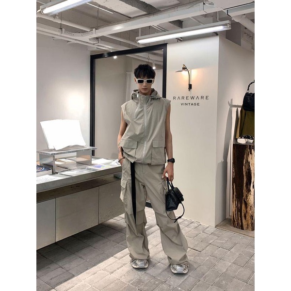 Set Áo Thun Sát Nách Có Nón Và Quần Dài Dáng Rộng Phối Khóa Kéo Thời Trang Cá Tính Cho Nam