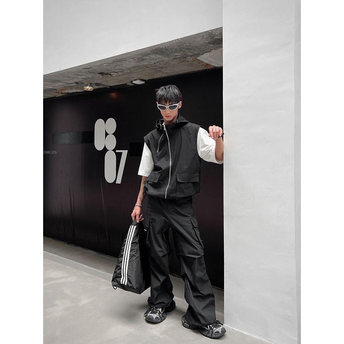 Set Áo Thun Sát Nách Có Nón Và Quần Dài Dáng Rộng Phối Khóa Kéo Thời Trang Cá Tính Cho Nam