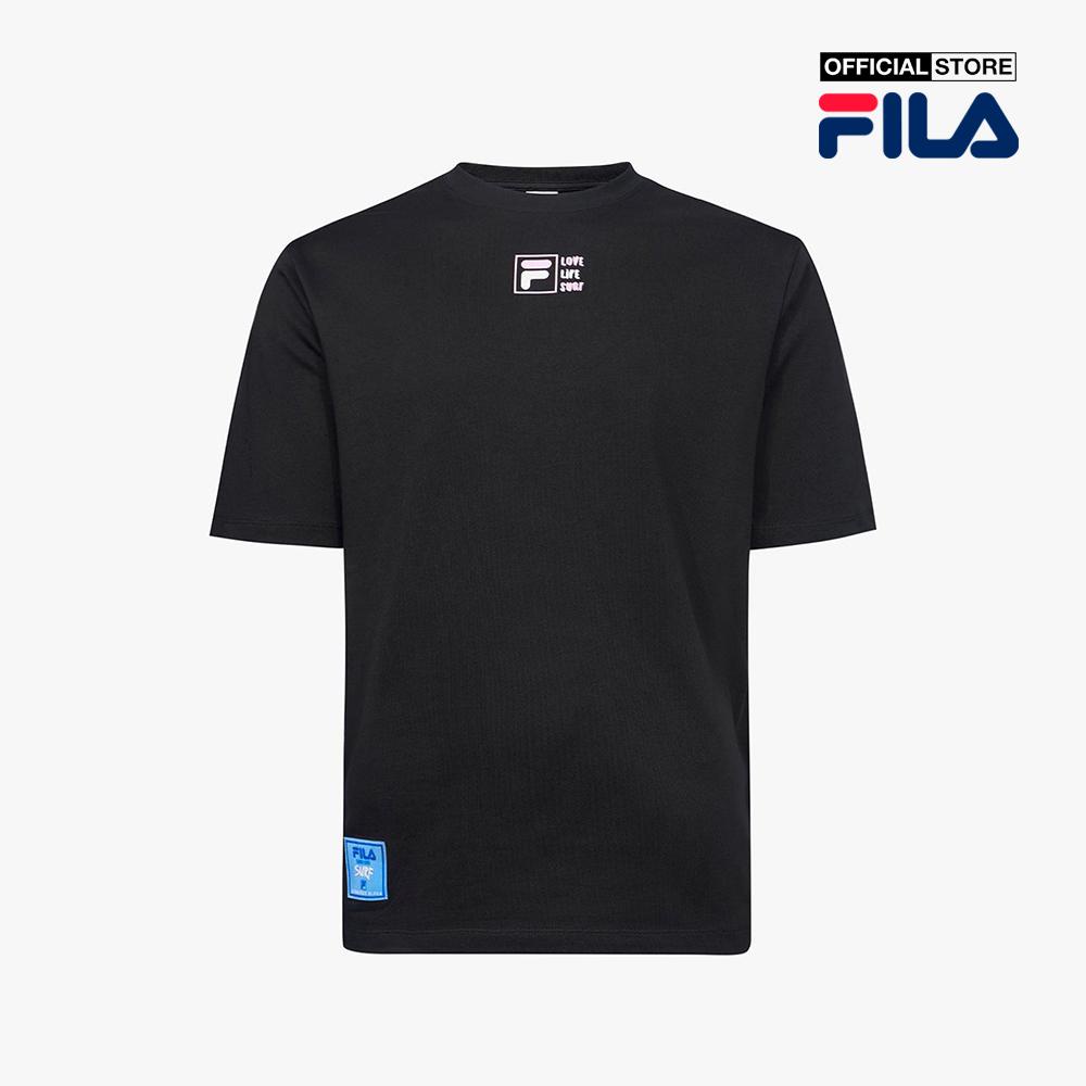 FILA - Áo thun unisex cổ tròn tay ngắn hiện đại Carnevale FW2RSF1017X-BLK