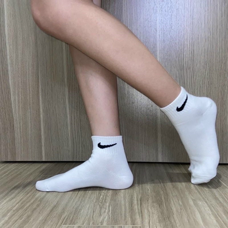Sỉ 10 Đôi Tất Nike Trắng Đen Cổ Ngắn/Cổ Trung/Cổ Cao cho Nam Nữ - hàng dệt kim loại 1