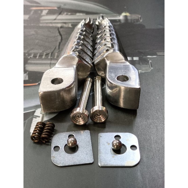 Gác Chân Nhôm Cnc 2 Dòng Honda Và Yamaha