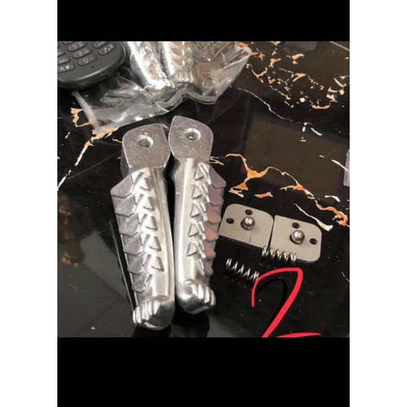 Gác Chân Nhôm Cnc 2 Dòng Honda Và Yamaha