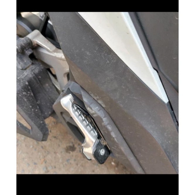 Gác Chân Nhôm Cnc 2 Dòng Honda Và Yamaha