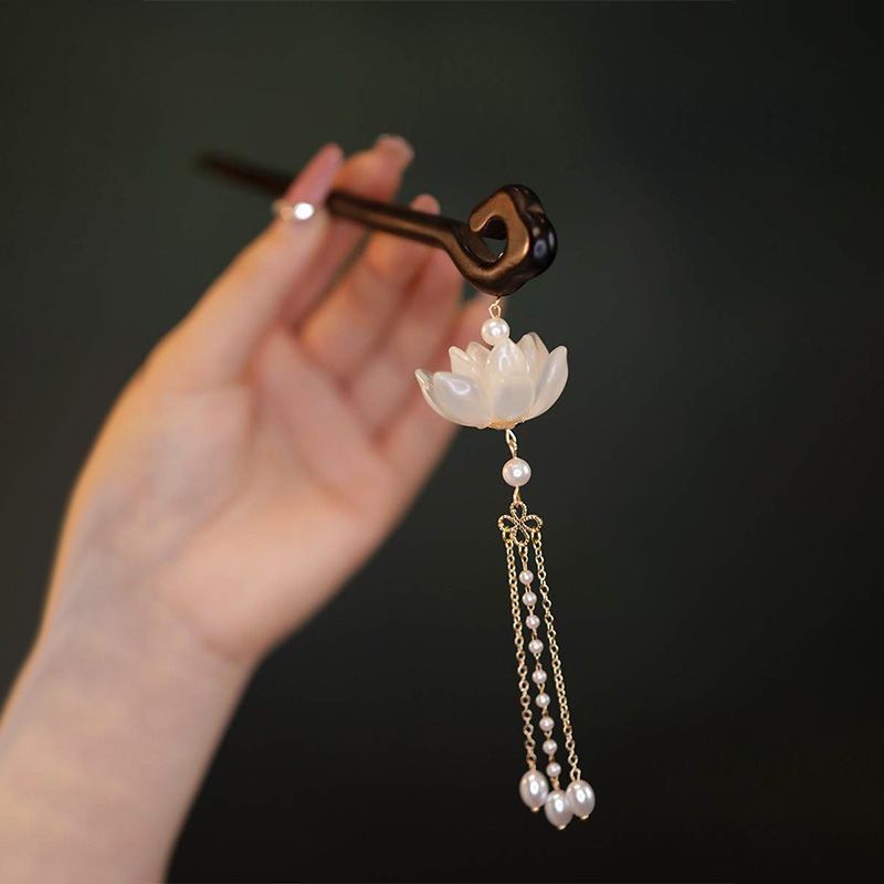 Trâm Cài Tóc Bằng Gỗ Đính Tua Rua Thời Trang