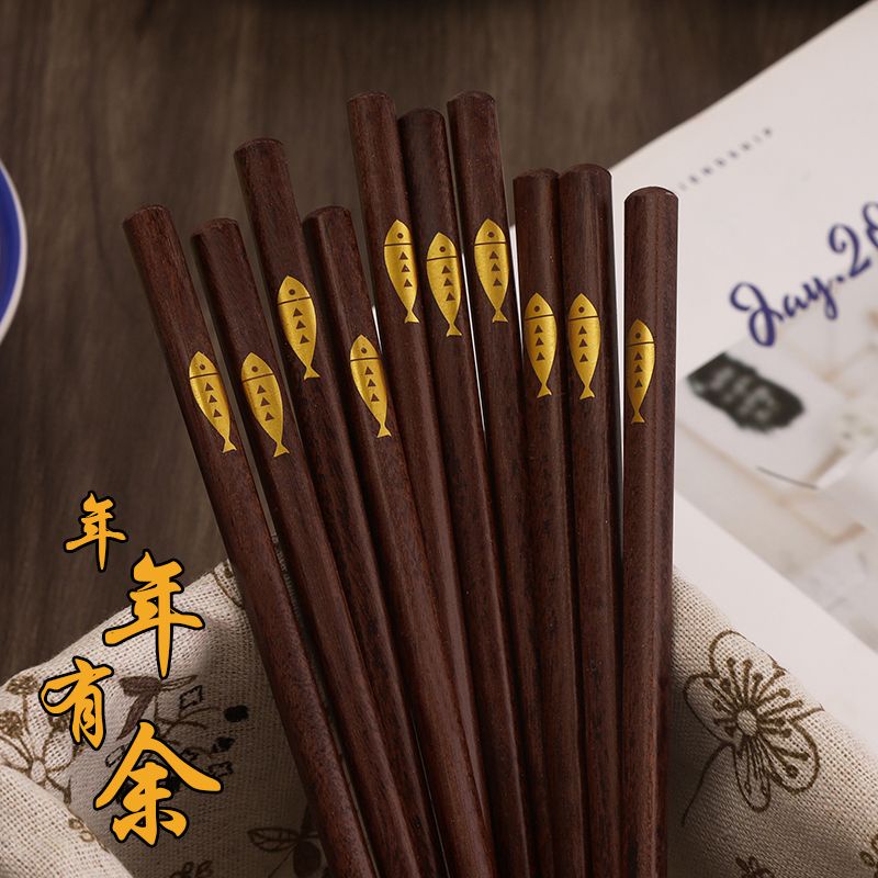 Đũa Gỗ Đàn Hương Màu Đỏ Mạnh Mẽ Hơn Mỗi Năm Chất Lượng Cao Chống Nấm Mốc