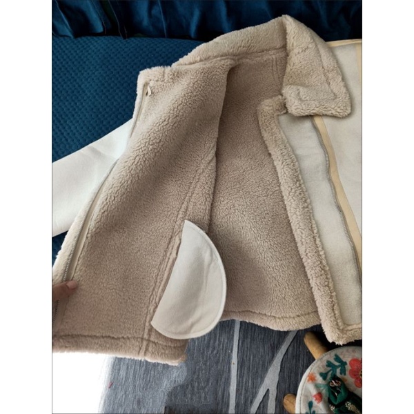 Áo Khoác Da Lộn Be Kem Lông Cừu Chần Bông Khóa Kéo Đính Cúc Thời Trang