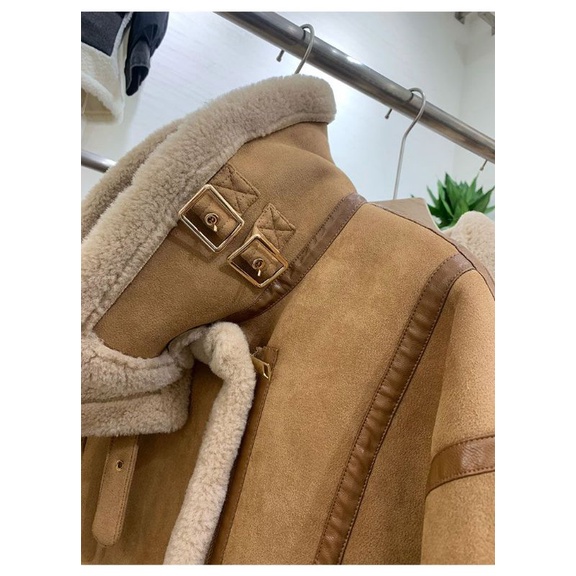 Áo Khoác Da Lộn Be Kem Lông Cừu Chần Bông Khóa Kéo Đính Cúc Thời Trang