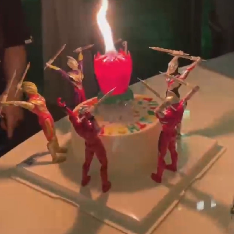 Nến Trang Trí Bánh Kem Sinh Nhật Hình Hoa Sen Ultraman Plus Phát Nhạc