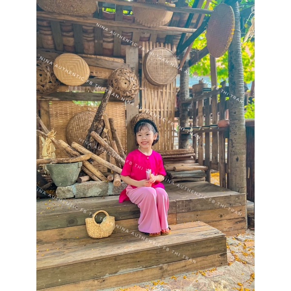 Bộ bà ba cho bé gái chất gấm cao cấp tặng kèm khăn