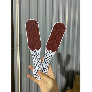 Chà gót chân cán gỗ hai mặt