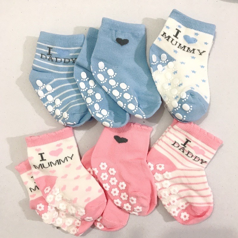 Set 3 Đôi vớ tất chống trượt MOMDAD cho bé