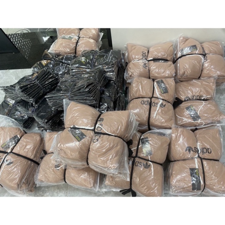 Áo thun nam nữ GUC.CI BARA pha màu đen trắng in chữ GUCCI trước ngực siêu sang. Áo Phông Unisex Nam Nữ