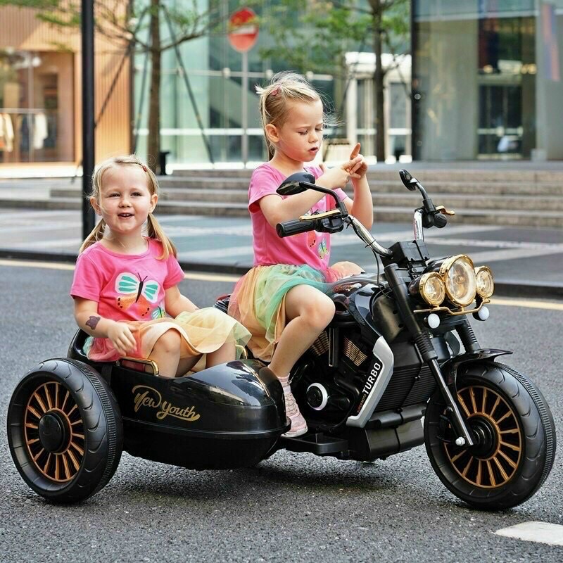 Xe máy 3 bánh, 2 chỗ ngồi cho bé