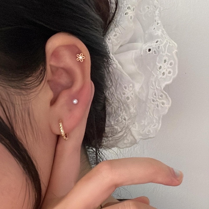 Khuyên tai hoa nạm đá chốt bi vặn