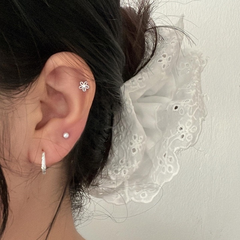 Khuyên tai hoa nạm đá chốt bi vặn