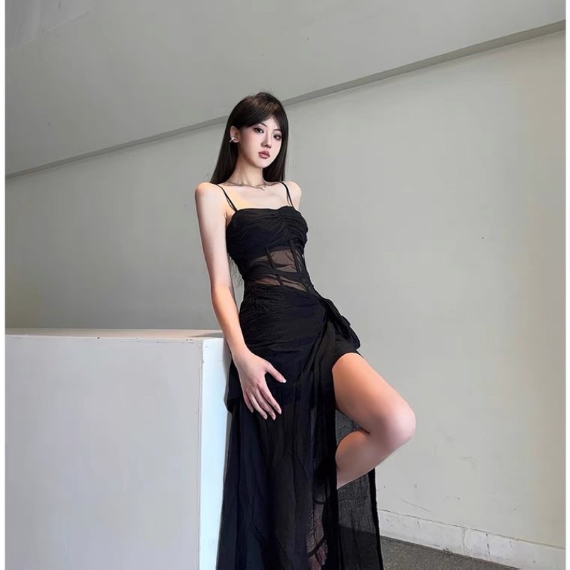 Váy 2s màu đen xẻ tà cực tôn dáng