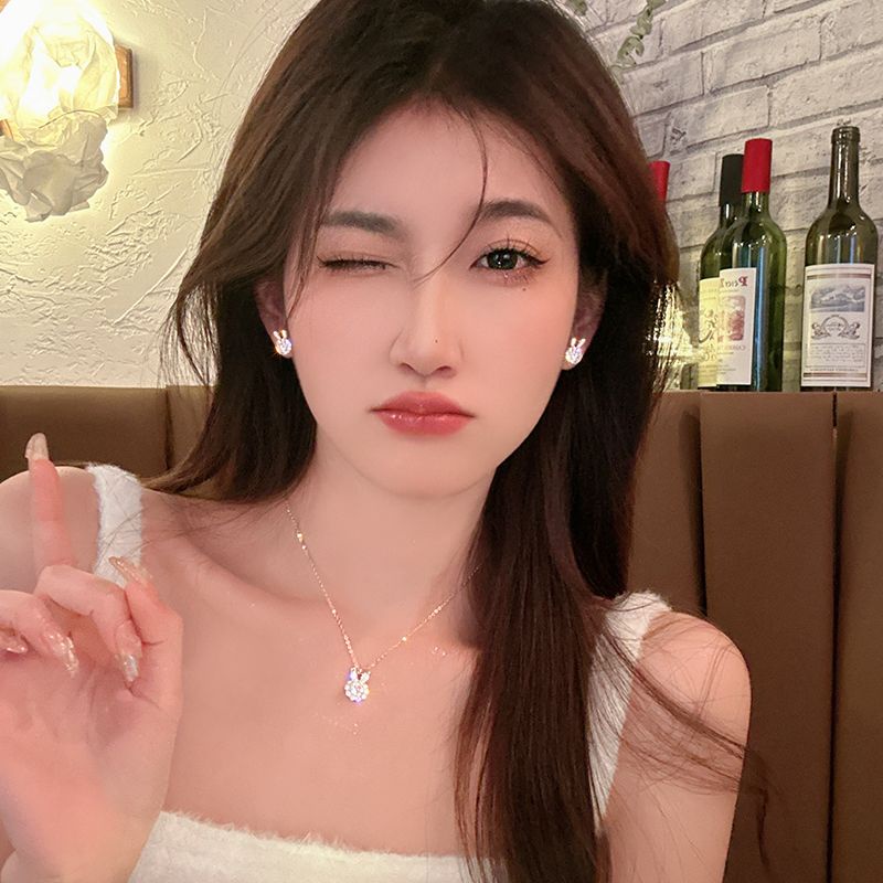 Vòng cổ Mặt Hình Thỏ Năm Mới 2023 Có Thể Xoay Sang Trọng Cho Nữ Se