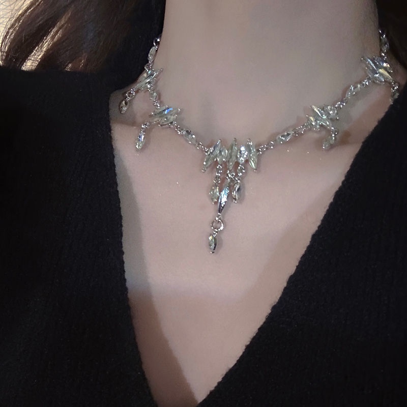 Vòng cổ Đính Đá Zircon Siêu Nhẹ Sang Trọng Cho Nữ