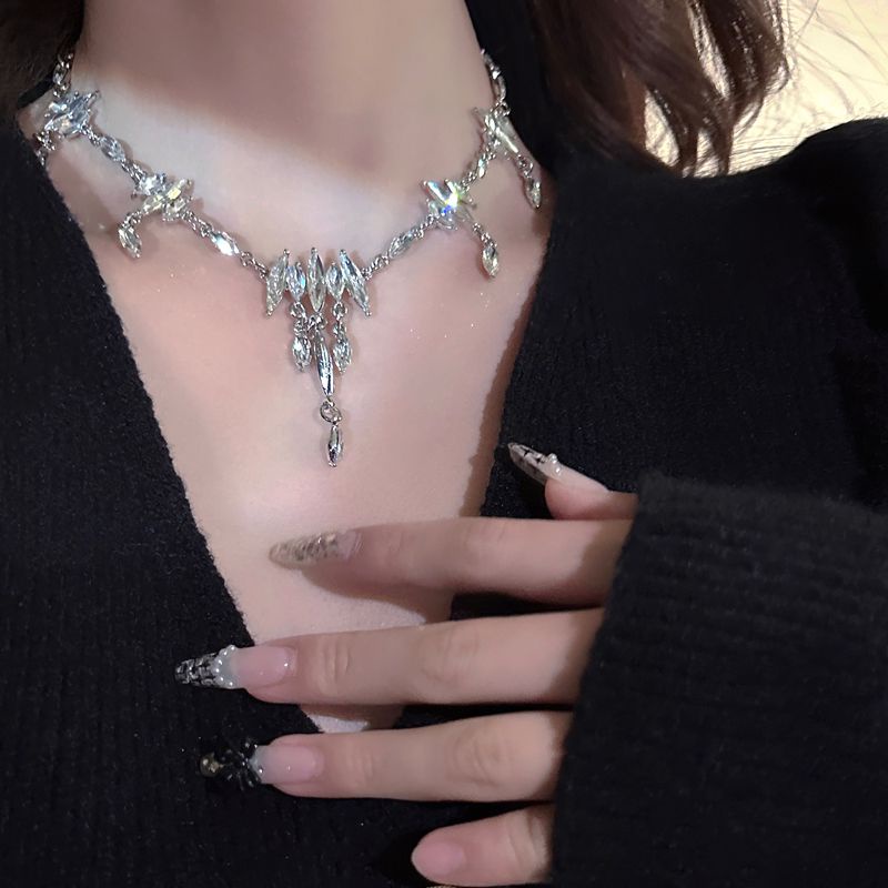 Vòng cổ Đính Đá Zircon Siêu Nhẹ Sang Trọng Cho Nữ