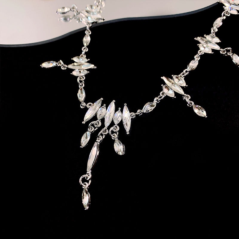 Vòng cổ Đính Đá Zircon Siêu Nhẹ Sang Trọng Cho Nữ